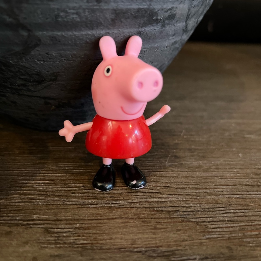 PEPPA PIG IN RED DRESS 2.5” ACTION FIGURE PEPPA PLASTIC TOY